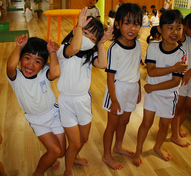 雨の日のエントランス(5.7.12) | 学校法人淡窓学園・筑紫野幼稚園 公式